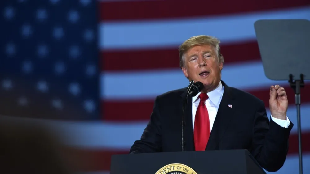 Ο Donald Trump υπογράφει την εμπορική συμφωνία με την Κίνα