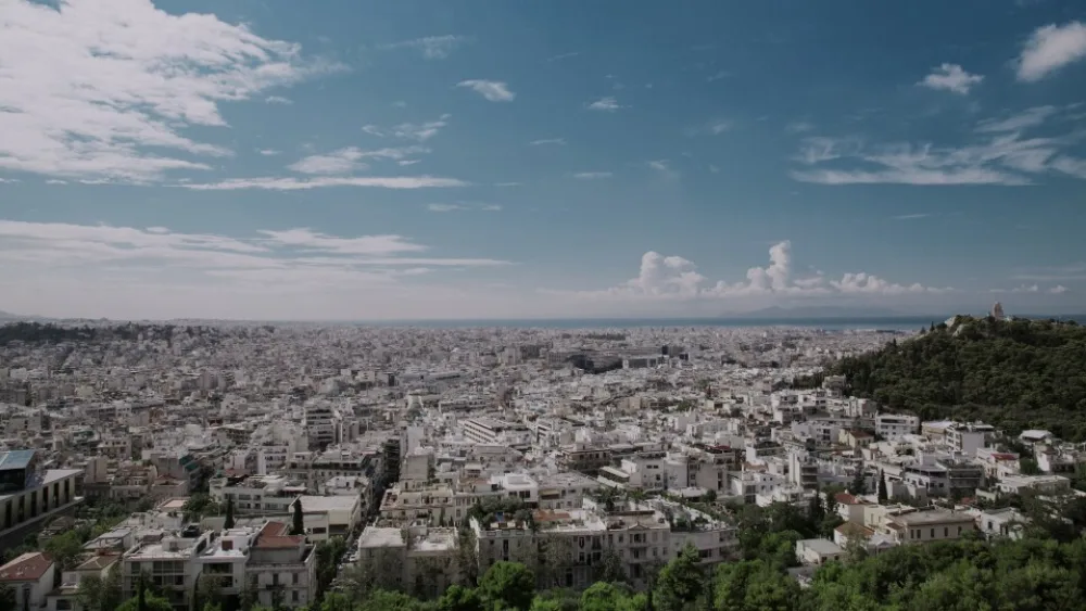Metron Analysis: Η Αθήνα κερδίζει σε ιστορία και κοινωνικότητα, χάνει στην καθημερινότητα