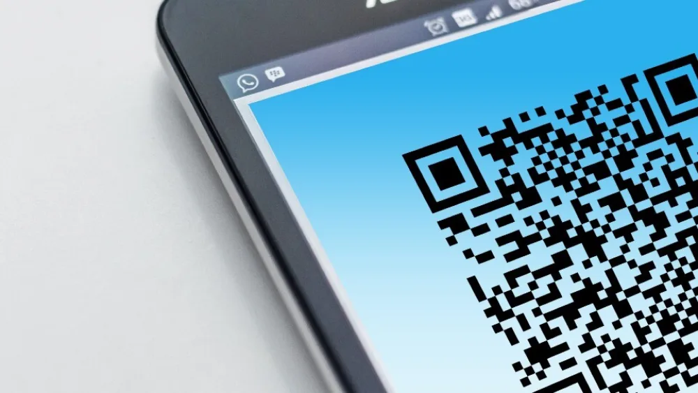 Η ΑΑΔΕ φέρνει τις αποδείξεις λιανικής με QR Code