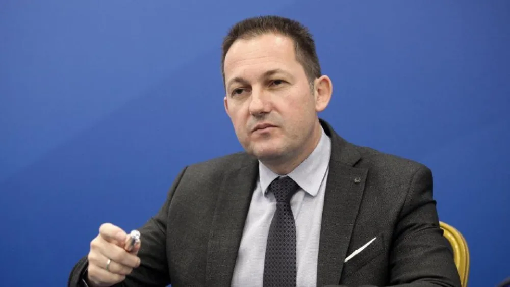 Πέτσας: Πιθανή η υποχρεωτική χρήση μάσκας σε περισσότερους κλειστούς χώρους