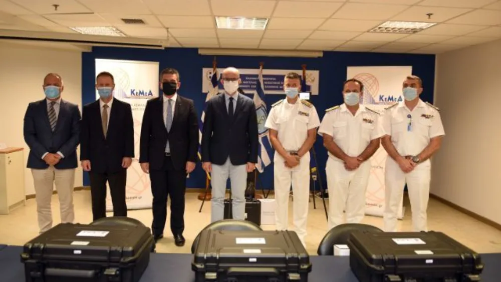 ΚΕ.ΜΕ.Α: Δωρεά τεσσάρων φορητών ηλεκτροοπτικών συστημάτων στο Λιμενικό Σώμα