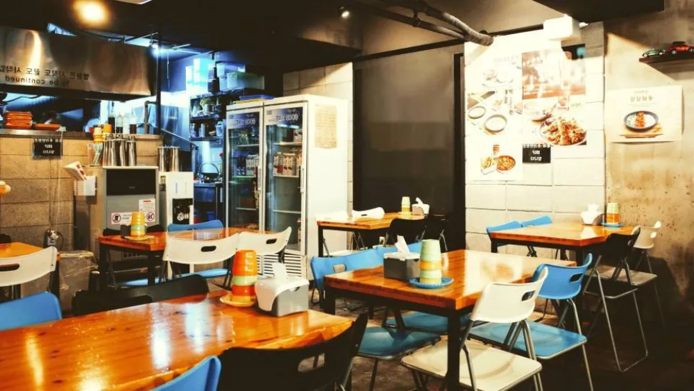 Μεγάλη μείωση του κύκλου εργασιών σε καταλύματα και εστίαση