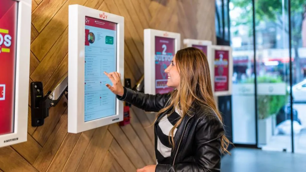 Αλυσίδα γρήγορου φαγητού στρέφεται στους αυτόματους πωλητές λόγω πανδημίας