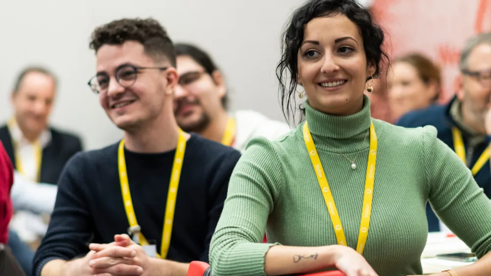 H Vodafone καλύπτει τους μισθούς 10 νέων για εργασία σε ΜΚΟ