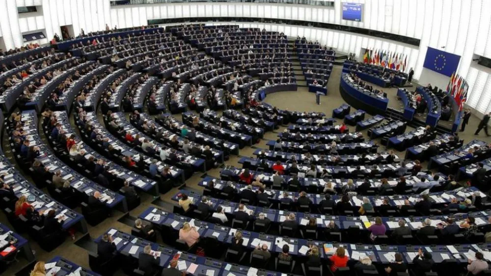 Την ενίσχυση των αποθεμάτων φυσικού αερίου πριν τον χειμώνα, στηρίζει το ΕΚ