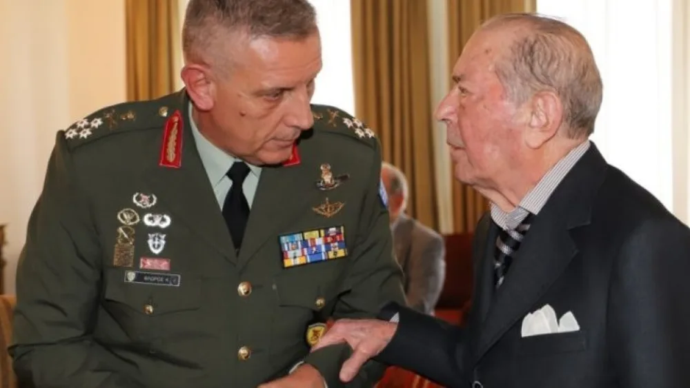 Ο εφοπλιστής Ιάκωβος Τσούνης χαρίζει όλη του την περιουσία στο Στράτευμα