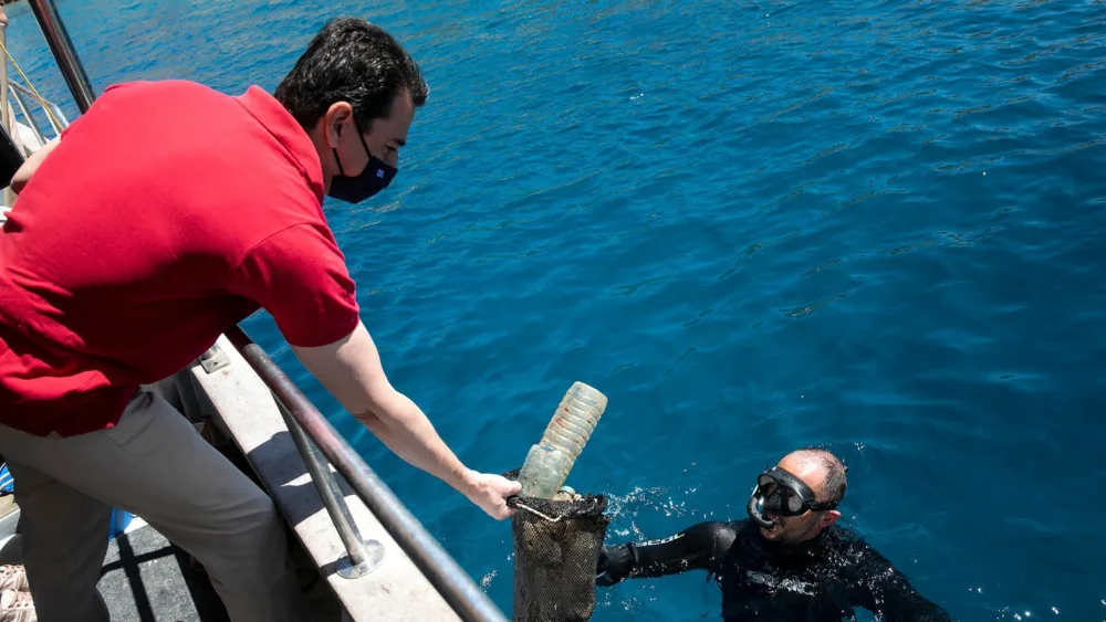 Σκρέκας: Από σήμερα είμαστε δίπλα στους ψαράδες της Αμοργού για την προστασία των θαλασσών και των ακτών μας