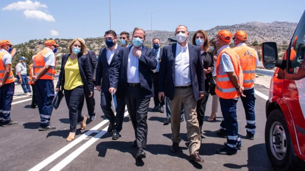 Καραμανλής: «Βάζουμε μπρος για τη νέα οδική σύνδεση του αεροδρομίου με την πόλη της Ρόδου»