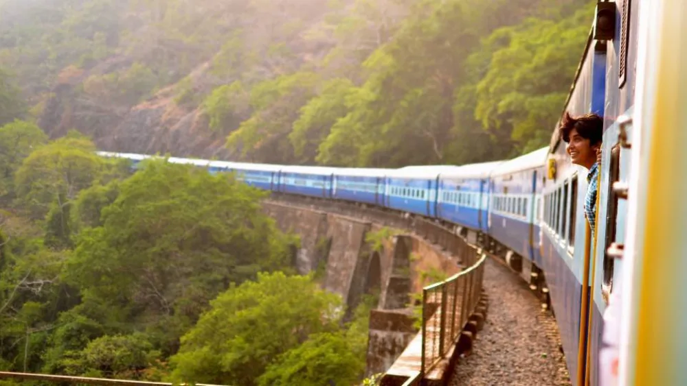 Στις ράγες το Connecting Europe, στο Παρίσι 7 Οκτωβρίου η μεγάλη άφιξη