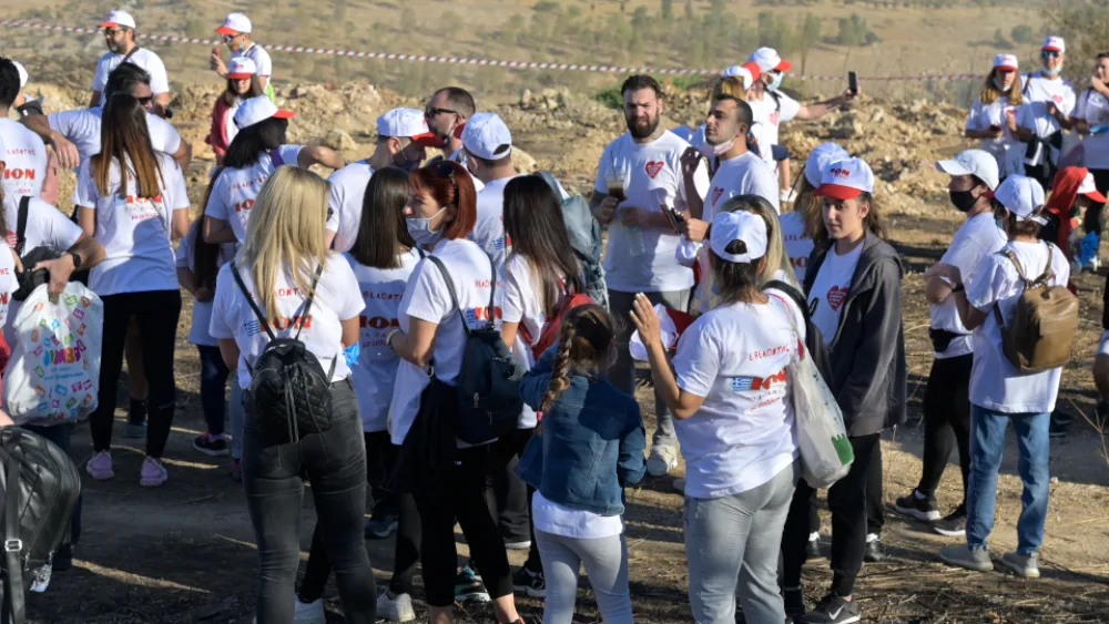 Ημέρα εθελοντισμού για τους εργαζόμενους της ΙΟΝ - Δεντροφύτευση στα Άνω Λιόσια - Δήμου Φυλής