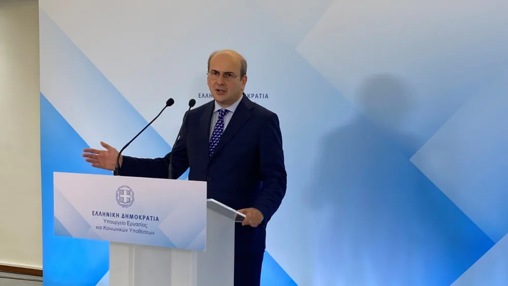 Χατζηδάκης: 5+4 πρωτοβουλίες του Υπ. Εργασίας για την ενίσχυση των δικαιωμάτων των γυναικών