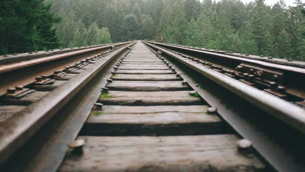 Επιτροπή Ανταγωνισμού: Σε άμεση προτεραιότητα η διερεύνηση για τις σιδηροδρομικές εμπορευματικές μεταφορές και τη συντήρηση τροχαίου υλικού