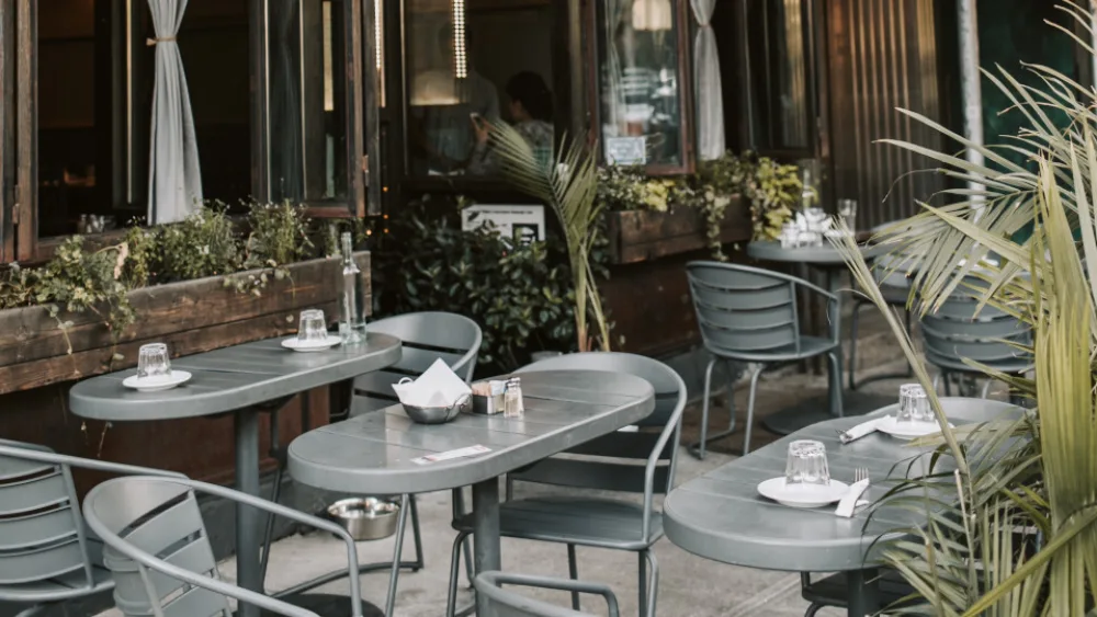 Επιδότηση έως 90.000 ευρώ σε εστιατόρια και μπαρ στις Κυκλάδες και Δωδεκάνησα