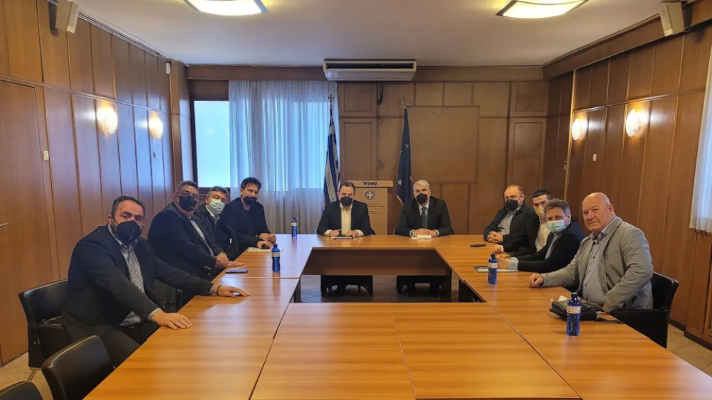 Νέες επαφές ΕΔΟΠ - ΥΠΑΑΤ για άμεση αντιμετώπιση προβλημάτων στον κλάδο της πτηνοτροφίας