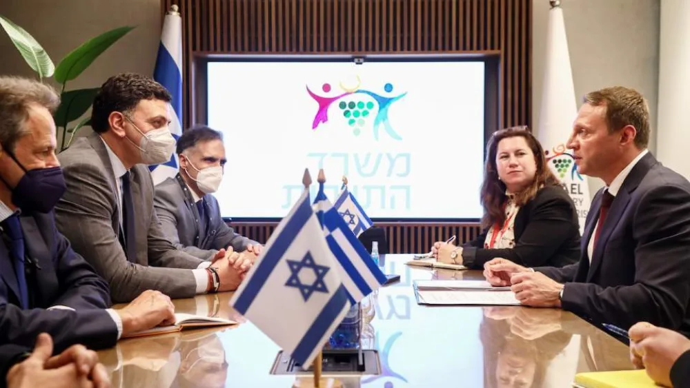 Τουρισμός: Η Ελλάδα αναλαμβάνει πρωτοβουλία συνεργασίας μεσογειακών χωρών