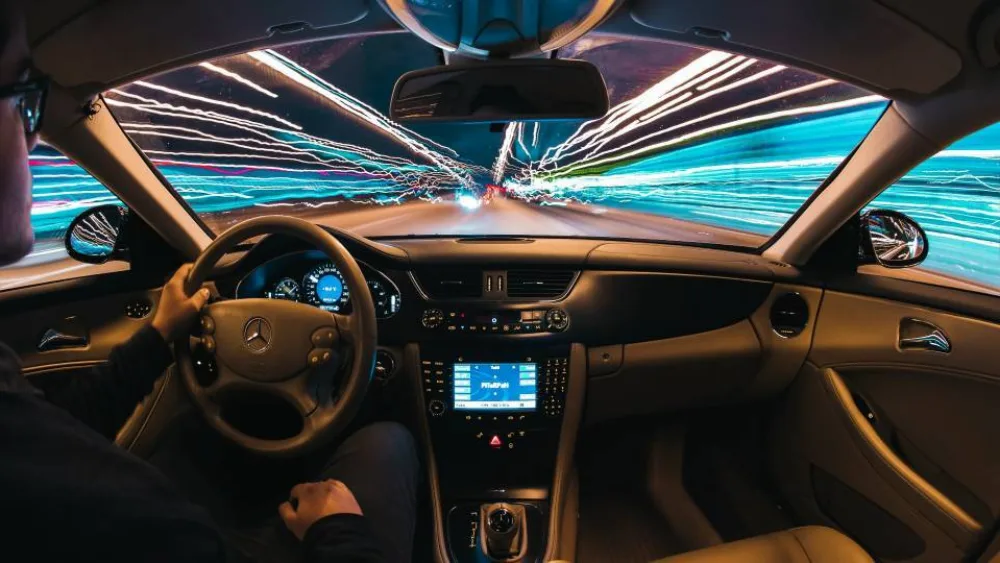 Αυτοοδηγούμενα: Οι «οδηγοί» θα βλέπουν TV και δεν θα είναι υπεύθυνοι για τα ατυχήματα