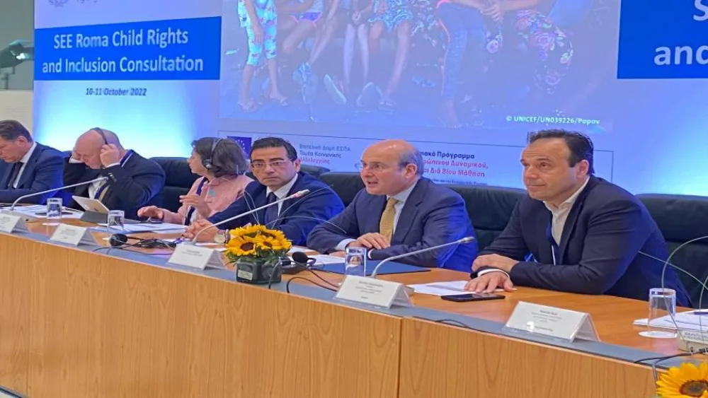 Κ. Χατζηδάκης: «Καθήκον μας να δημιουργήσουμε τις προϋποθέσεις για την κοινωνική ένταξη των Ρομά»