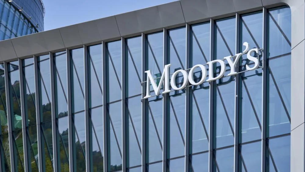 Moody’s: Θετικές πλέον οι προοπτικές για Alpha Bank και Πειραιώς