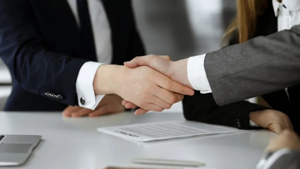 EY: Εκτοξεύθηκε η αξία συγχωνεύσεων - εξαγορών το α' τρίμηνο στην Ελλάδα