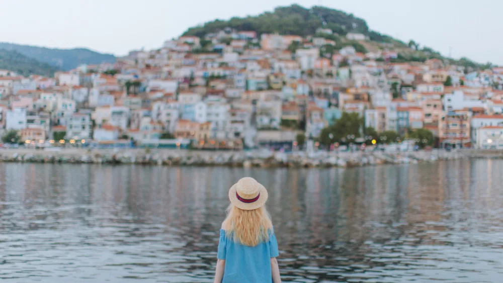 Uber: Διαθέσιμη σε Κέρκυρα και Ρόδο η εφαρμογή της