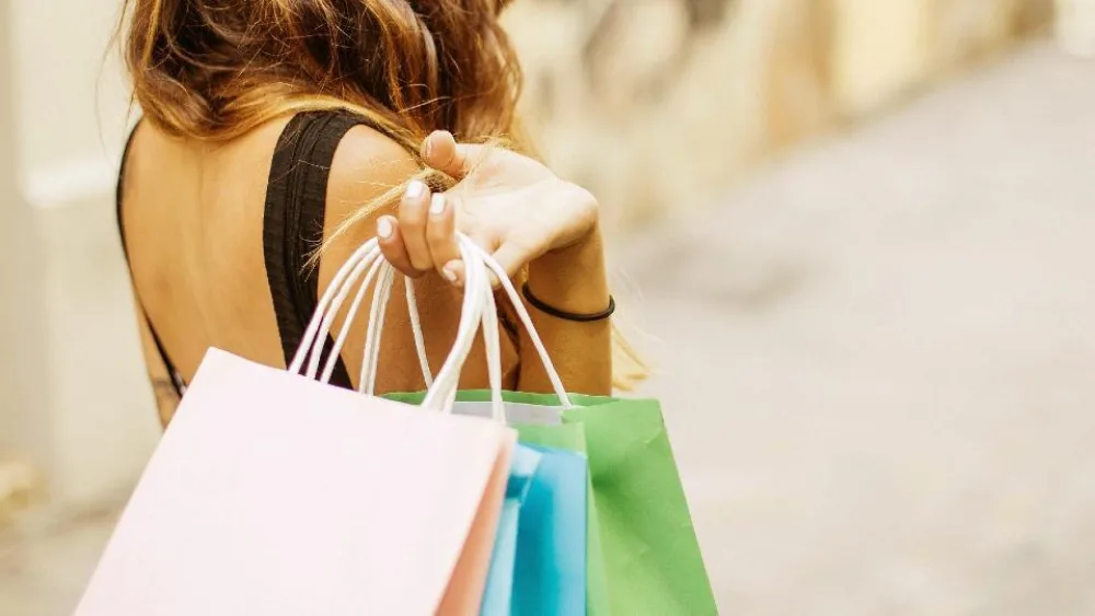 Την Κυριακή τα καταστήματα θα είναι προαιρετικά ανοικτά