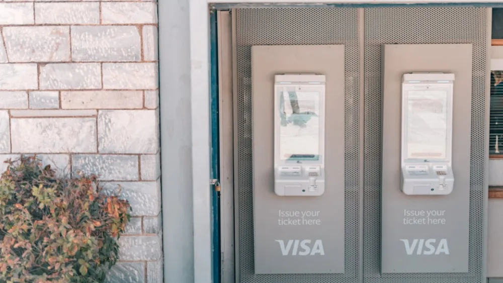 ​Visa: Εγκατάσταση των πρώτων αυτόματων εκδοτηρίων σε αρχαιολογικούς χώρους - Πώς λειτουργούν