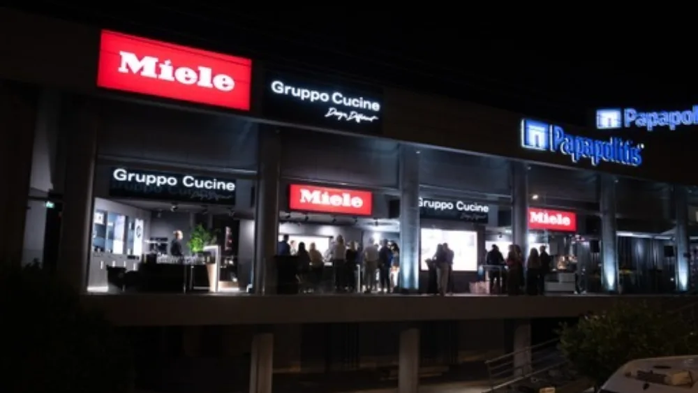 Το πρώτο υβριδικό κατάστημα Miele x Gruppo Cucine στην Βούλα