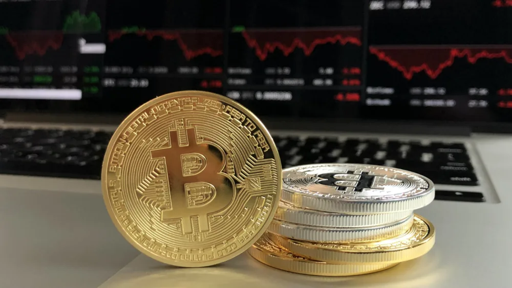 Η ΕΚΤ κρούει τον κώδωνα του κινδύνου για τις υψηλές αποτιμήσεις στις αγορές, ιδίως των κρυπτονομισμάτων