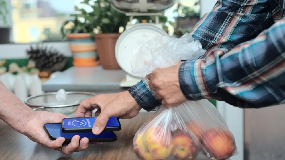 ecolytiq: Νέα συνεργασία μεταξύ Alpha Bank και Visa για τη στήριξη της μετάβασης σε μία οικονομία χαμηλών εκπομπών άνθρακα