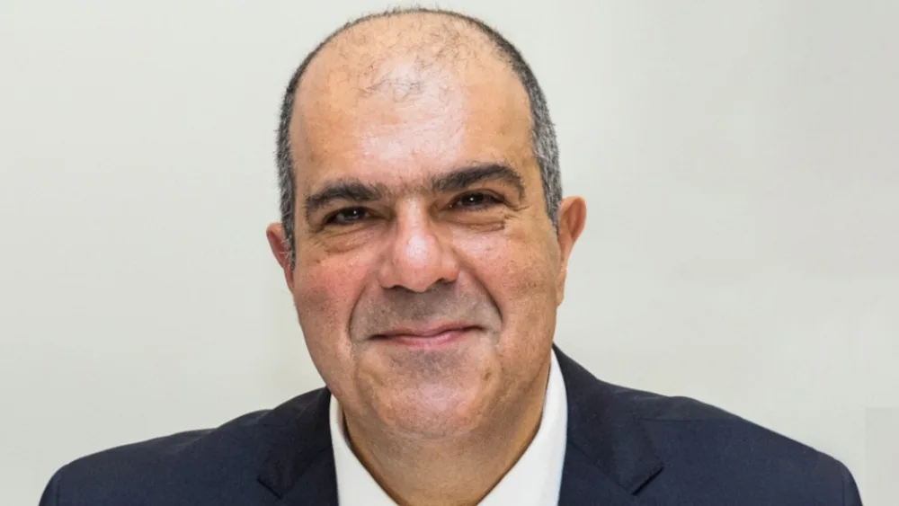 Ο Sir Στέλιος Χατζηιωάννου γιορτάζει με ένα νέο βίντεο τα 30 χρόνια από τη δημιουργία της easy brand