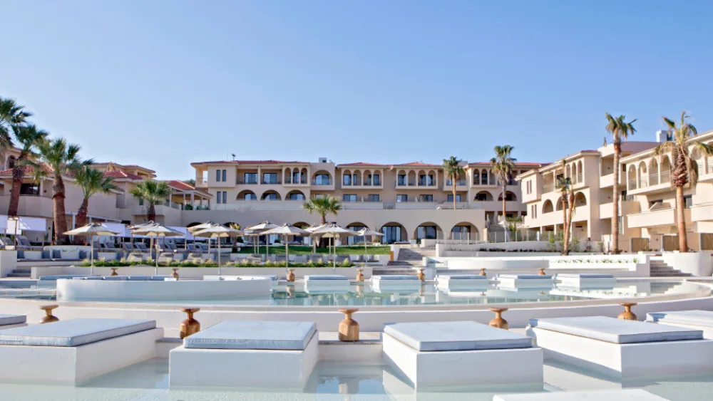 Συνεργασία SWOT Hospitality - Bain Capital για τη διαχείριση του Cora Hotel & Spa