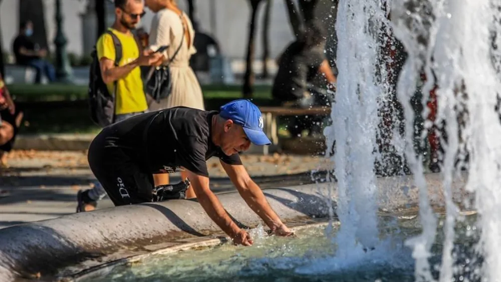 ΙΣΑ: Μέτρα προφύλαξης από τον καύσωνα - Τι να προσέξουν παιδιά, ηλικιωμένοι και παχύσαρκοι
