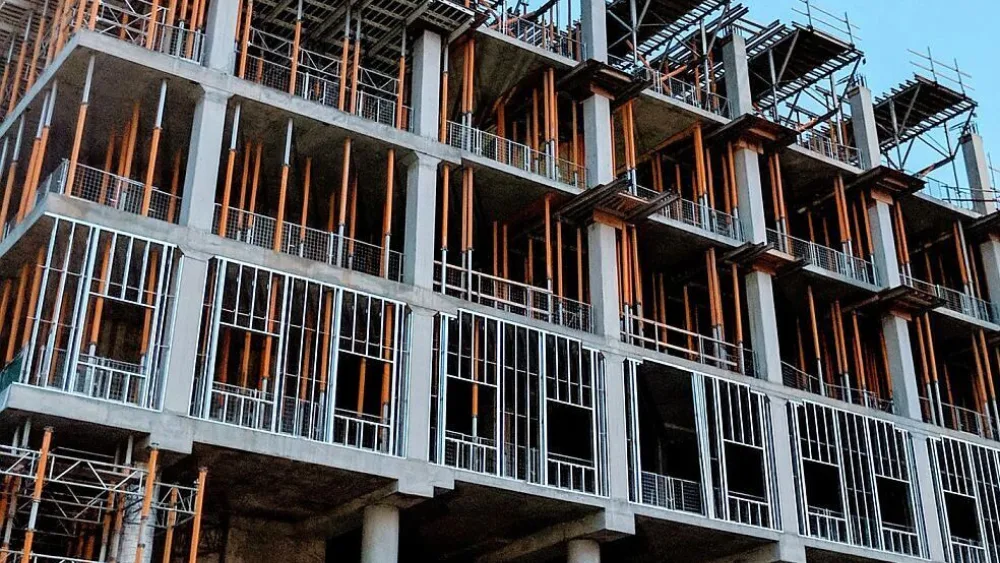 Mείωση της οικοδομικής δραστηριότητας τον Ιανουάριο, με χαμηλότερες επιφάνειες και  λιγότερες άδειες οικοδομών