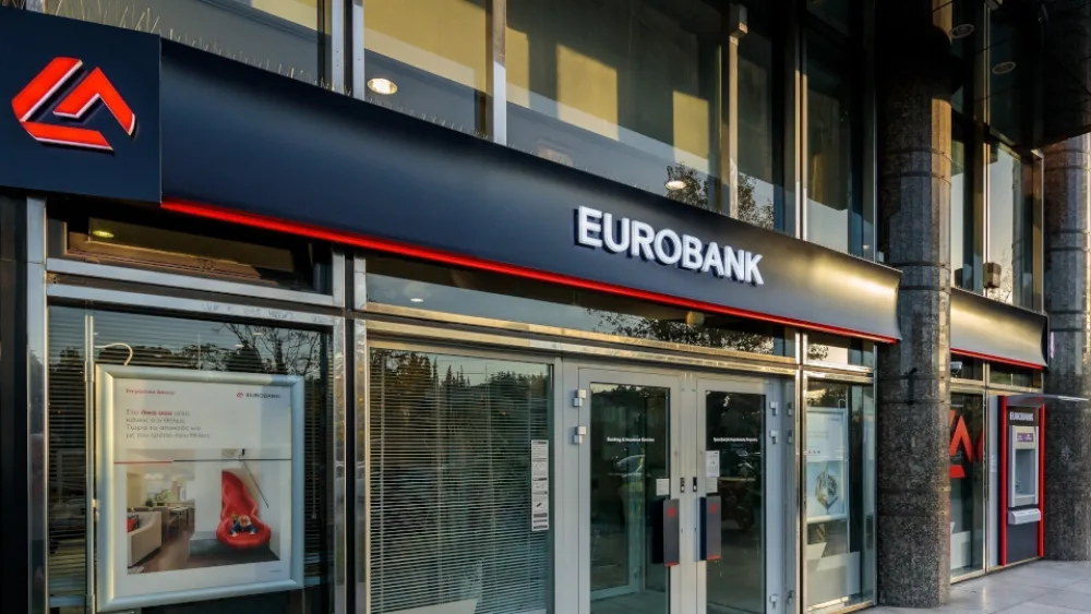 Εurobank: Κινήθηκε καλύτερα από τους στόχους που είχε θέσει - Στα 3,32 δισ. ευρώ τα οργανικά έσοδα, στα 1,362 δισ. τα κέρδη