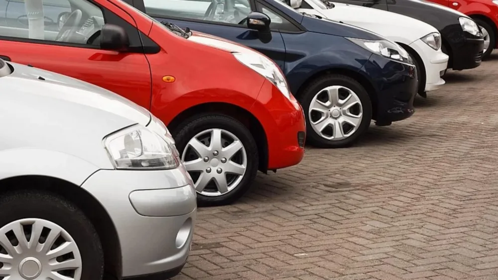 Cardom: Avis και Skroutz λανσάρουν marketplace για μεταχειρισμένα ΙΧ