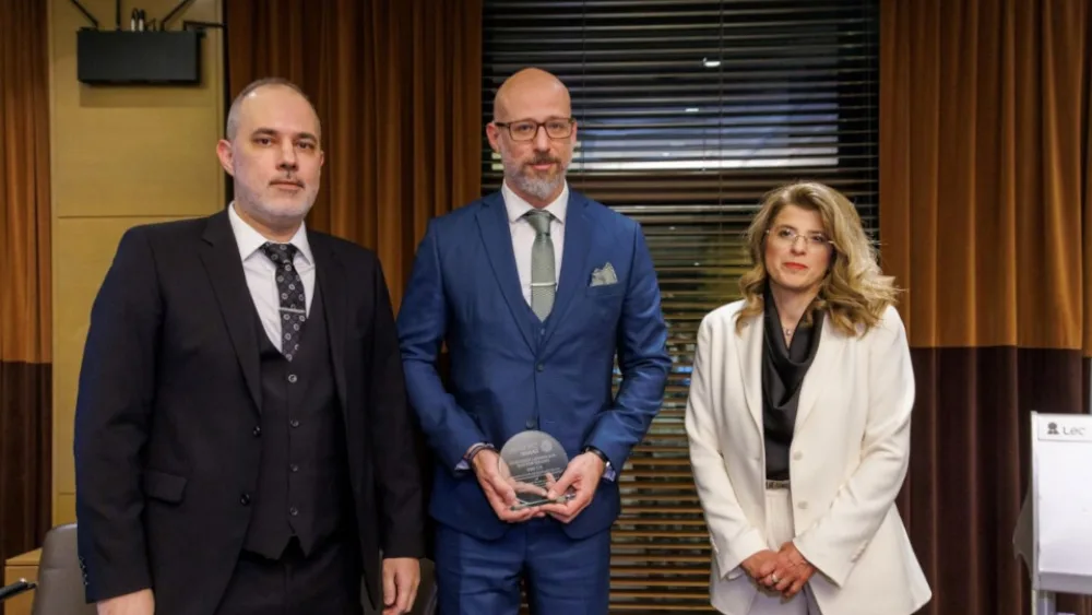 Βραβείο Annual Research Award στον αναπληρωτή καθηγητή του ΠΑ.ΠΕΙ., Βασίλειο Ναούμ, από το CFA Society