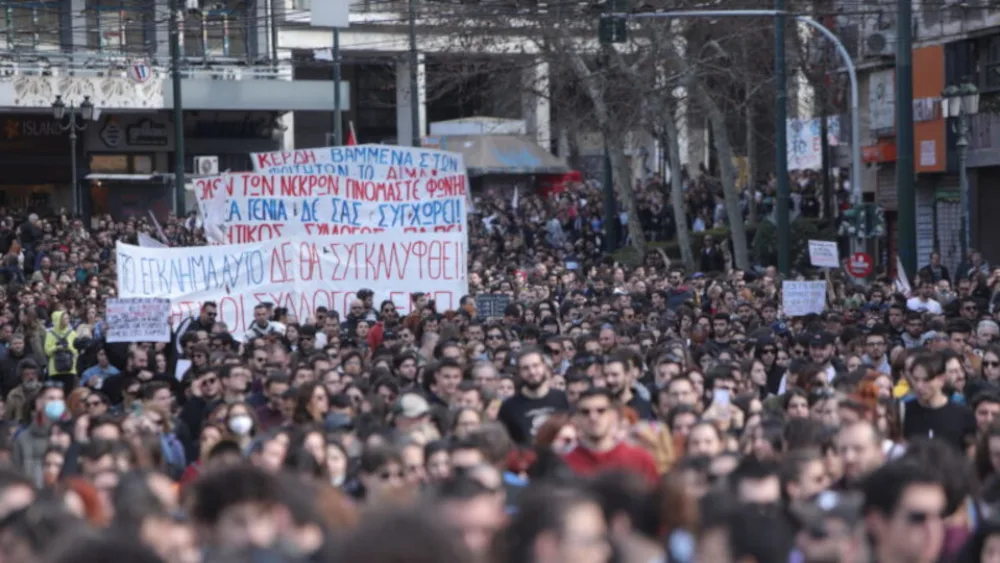 Κλειστοί σταθμοί μετρό και συγκεντρώσεις διαμαρτυρίας για τα Τέμπη στην Αθήνα