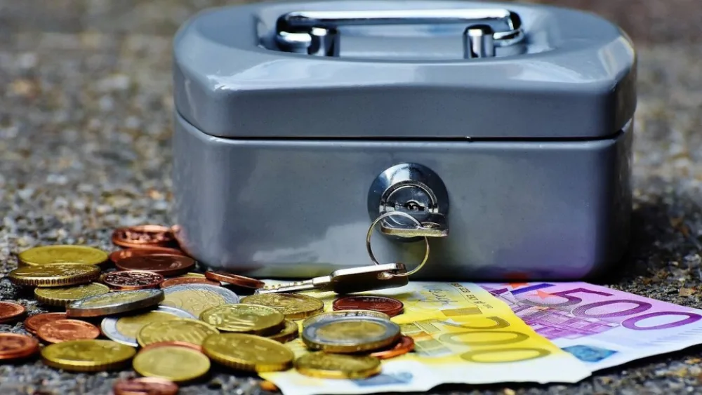 Nέος κατώτατος μισθός: Στα 920 ευρώ από σήμερα - Τα επιδόματα που επηρεάζονται - Παραδείγματα