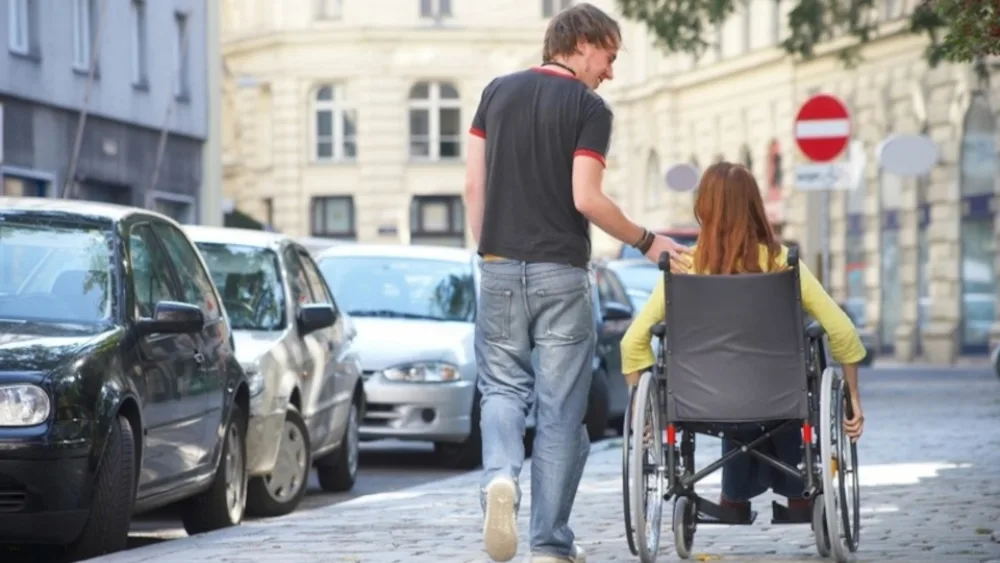 Πρόγραμμα 24 εκατ. ευρώ για «Προσβασιμότητα κατ’ οίκον» - Ωφελούμενα 2.500 άτομα με αναπηρία