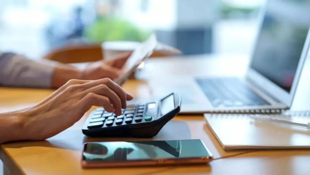 Κυκλοφόρησε για 28η χρονιά το περιοδικό "Δηλώστε Έξυπνα" - Αναλυτικός οδηγός για τις φορολογικές δηλώσεις