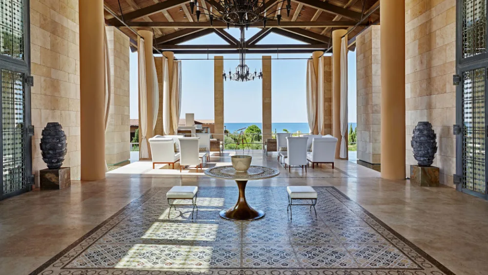 Το The Romanos, a Luxury Collection Resort υποδέχεται στις 7 Αυγούστου μια καταξιωμένη σεφ