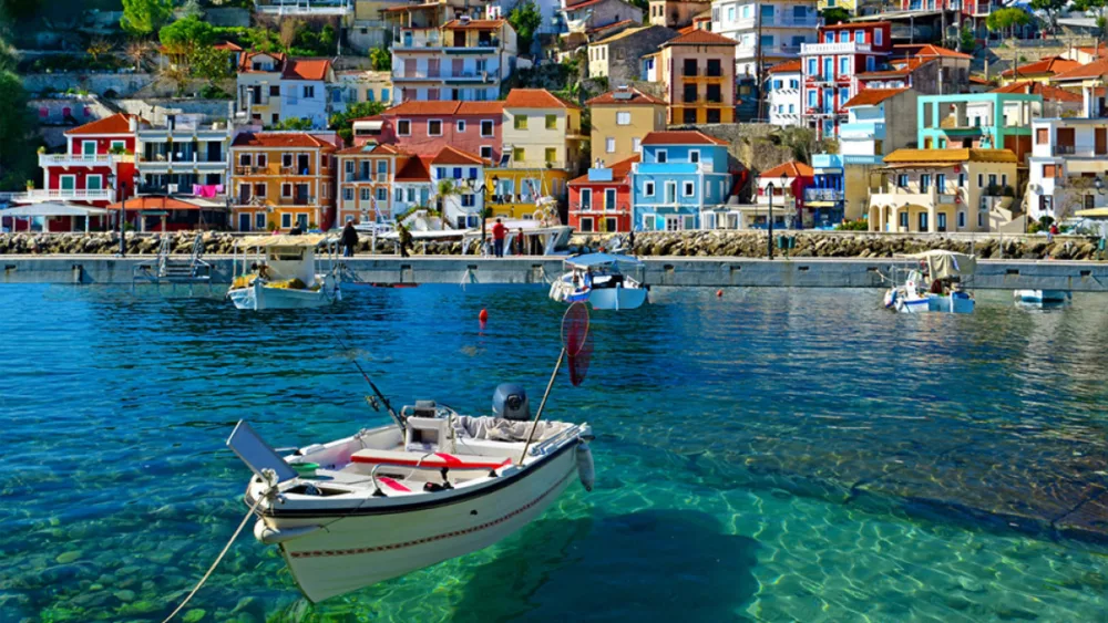 Αναζητώντας επενδύσεις 35 δισ. ευρώ… για να «αντέξουμε» τον τουρισμό