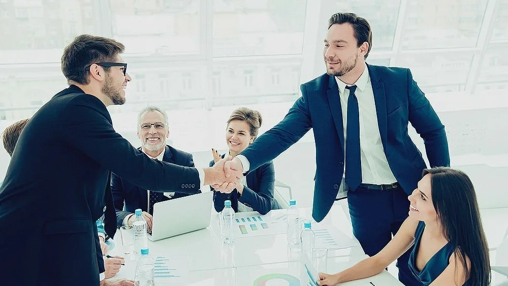 Το αόρατο ταβάνι των προαγωγών