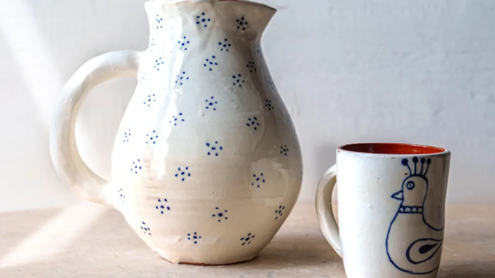 Mon Coin Studio: Tα «αιγινήτικα κανάτια» συναντούν τη σύγχρονη εικαστική έκφραση