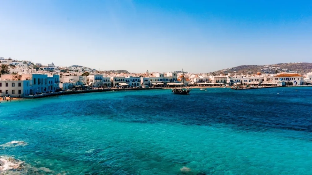 Ferryhopper: Πτώση στις κρατήσεις στη Σαντορίνη, σταθερότητα στη Μύκονο - Πού οφείλεται η κάμψη