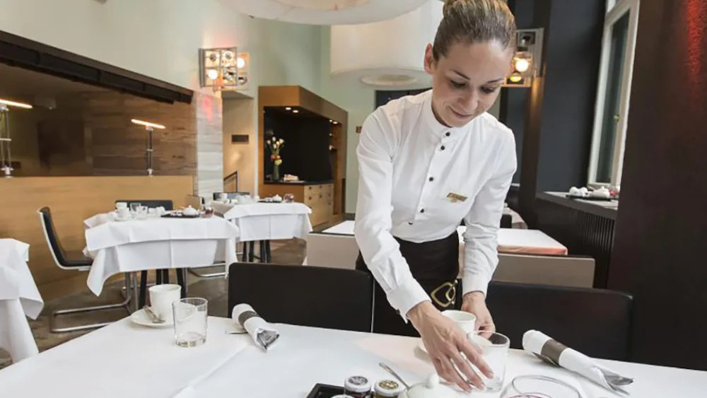 kariera.gr: Το 56% των εργαζομένων στον Τουρισμό βλέπει το οικονομικό μπόνους ως αναγνώριση της προσπάθειάς τους