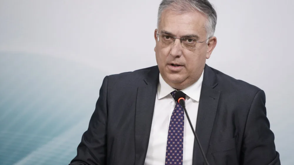 Τάκης Θεοδωρικάκος: «Σταθερές οι τιμές στα σχολικά είδη»
