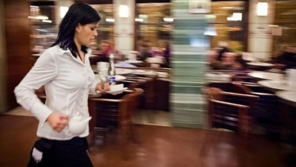 Κατά 10% αυξήθηκαν οι έλεγχοι της Επιθεώρησης Εργασίας στον τουριστικό τομέα