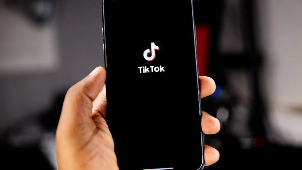 Πάνω από 4,5 εκατ. άνθρωποι χρησιμοποιούν το TikTok σε όλη την Ελλάδα και 200 εκατ. άτομα το χρησιμοποιούν στην Ευρώπη