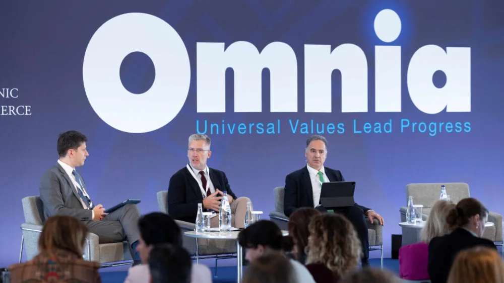 Συνέδριο Omnia: Κοινό έδαφος ανάμεσα σε επιστήμη, πολιτική και αγορά για αποτελεσματικές και ισόρροπες λύσεις